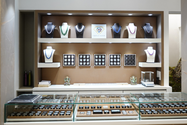 Carat and Colour Set up in House of Jewels by Bafnas at Jalgaon Maharashtra